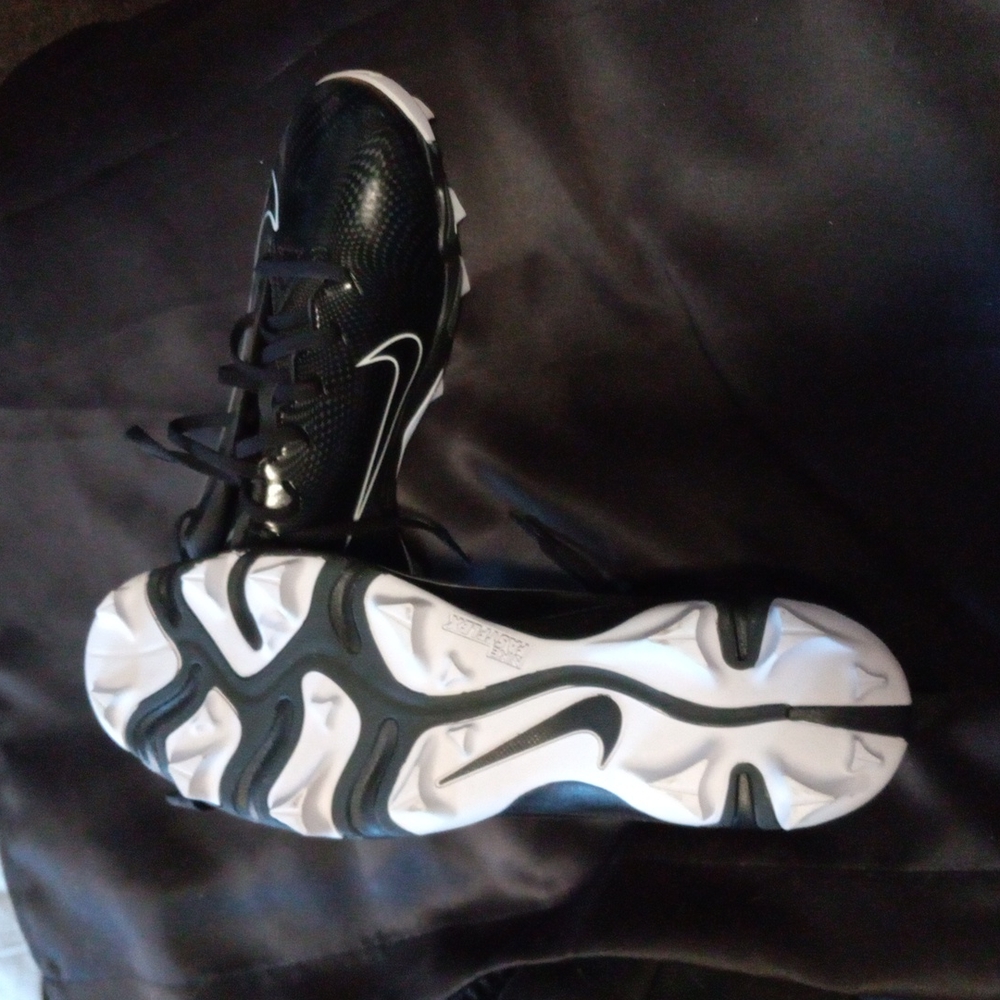 Shoes - Picture 2 of 4